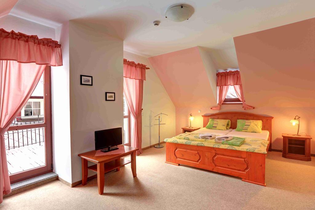 Hradni Basta Hotel เบชอฟ นาด เทอโพล ภายนอก รูปภาพ